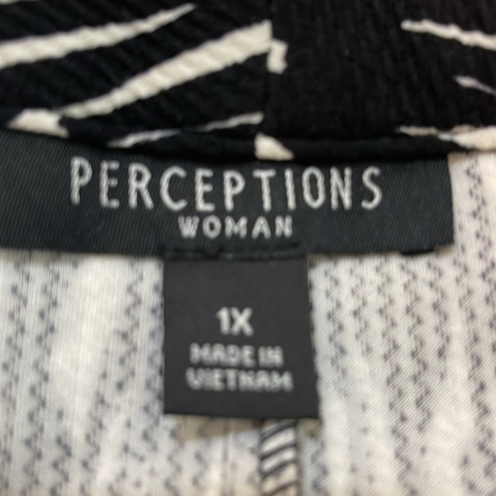 Perceptions Black And White Cropped Open Short Sl… - image 3